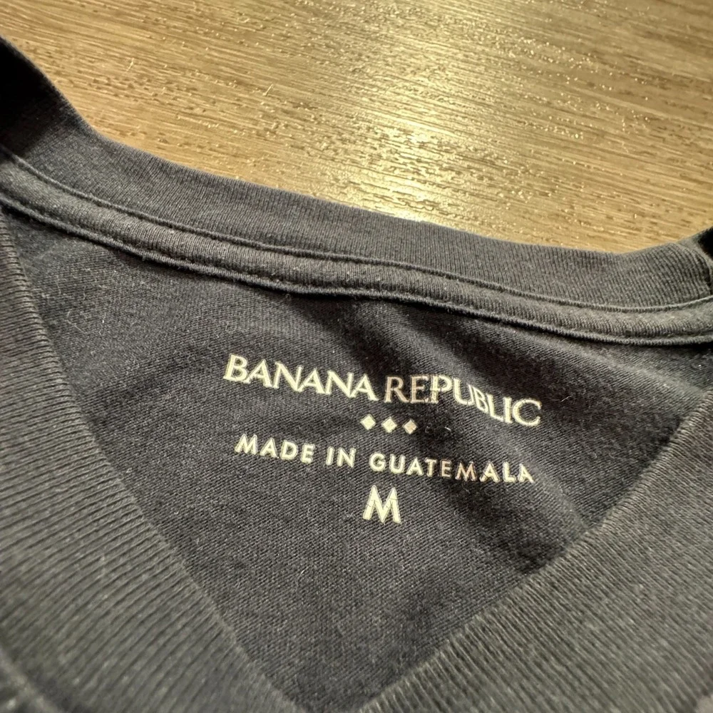 Banana Republic T-Shirt Mens Medium Black Cotton Into The Amazon Heritage Tee